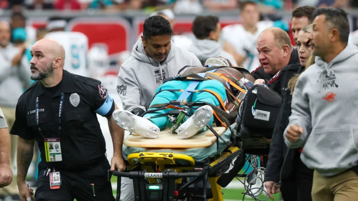 Grant DuBose, receptor de los Dolphins, hospitalizado tras fuerte golpe en la cabeza