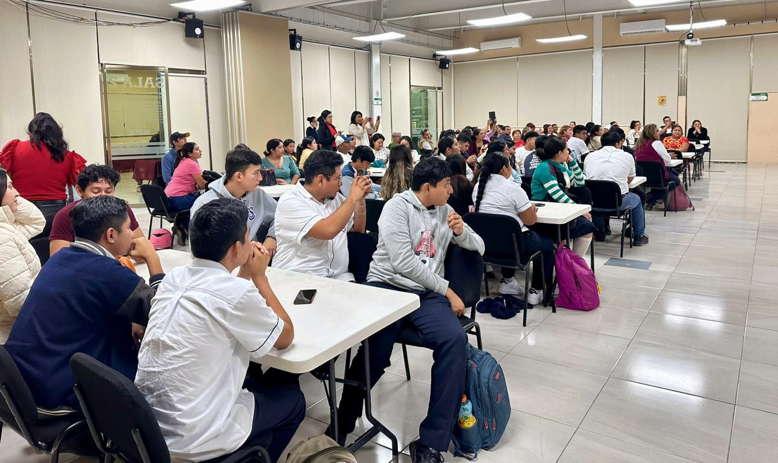 Fortalecen lazos entre familias y docentes para apoyar a jóvenes con talentos excepcionales