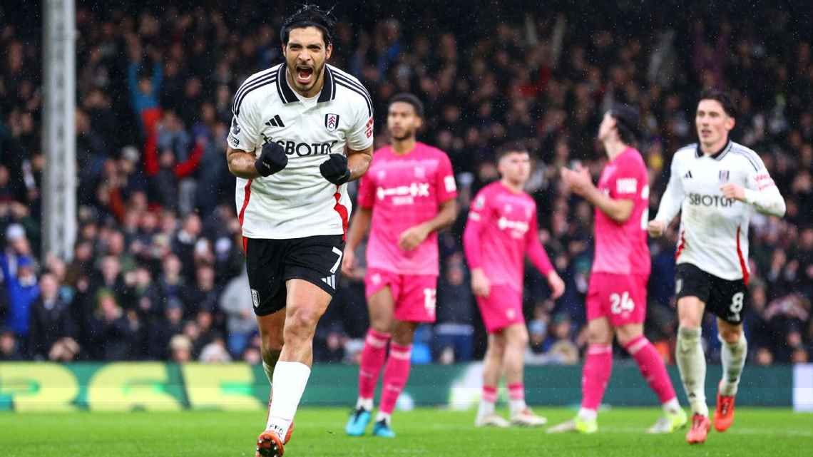 Raúl Jiménez supera a Chicharito como máximo goleador mexicano en la Premier League