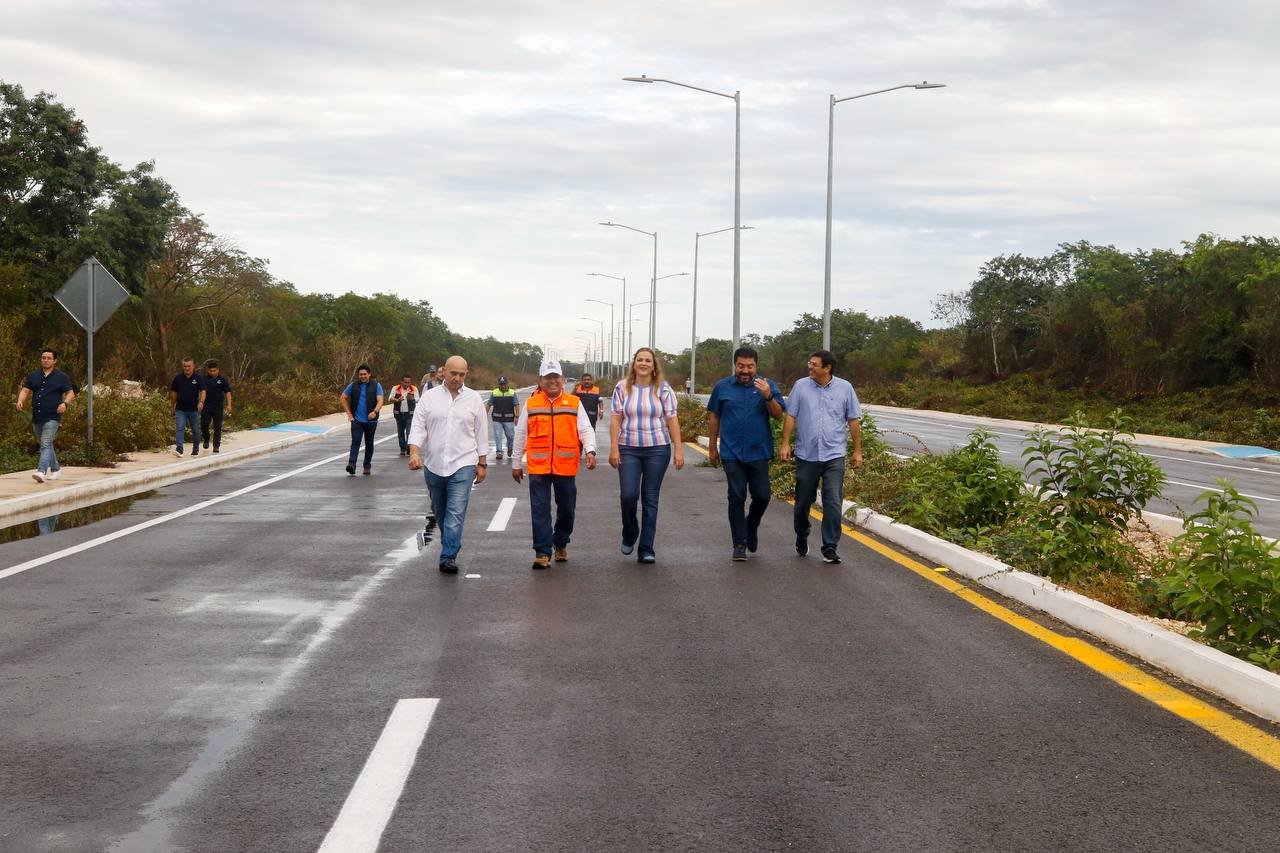 Cecilia Patrón entrega nueva avenida en Sodzil Norte, Mérida