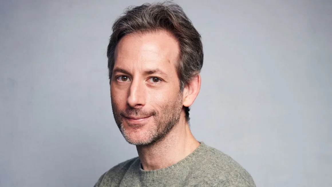 Fallece Jeff Baena, destacado director y esposo de Aubrey Plaza, a los 47 años