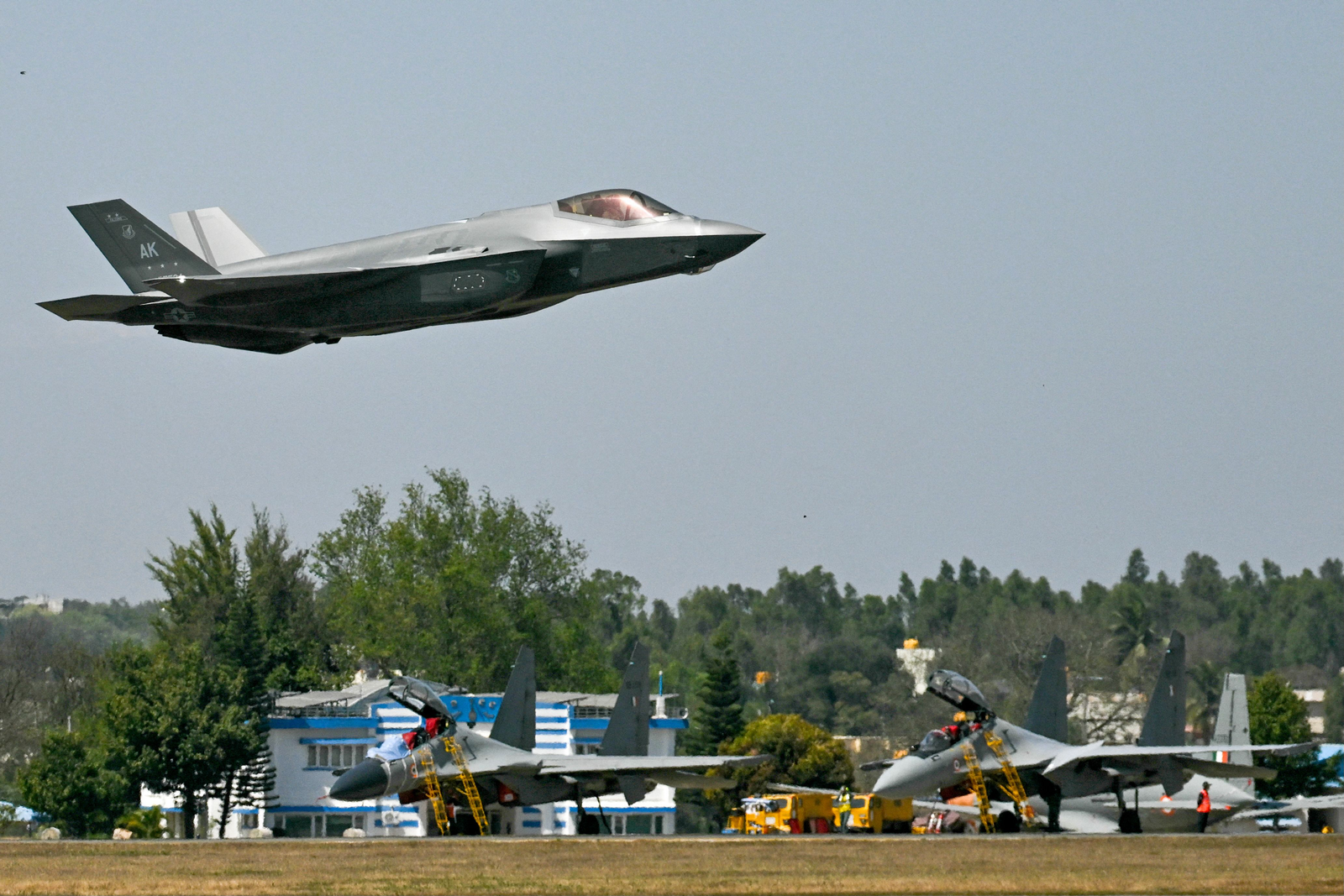 México investiga posible espionaje de aviones militares estadounidenses en la frontera