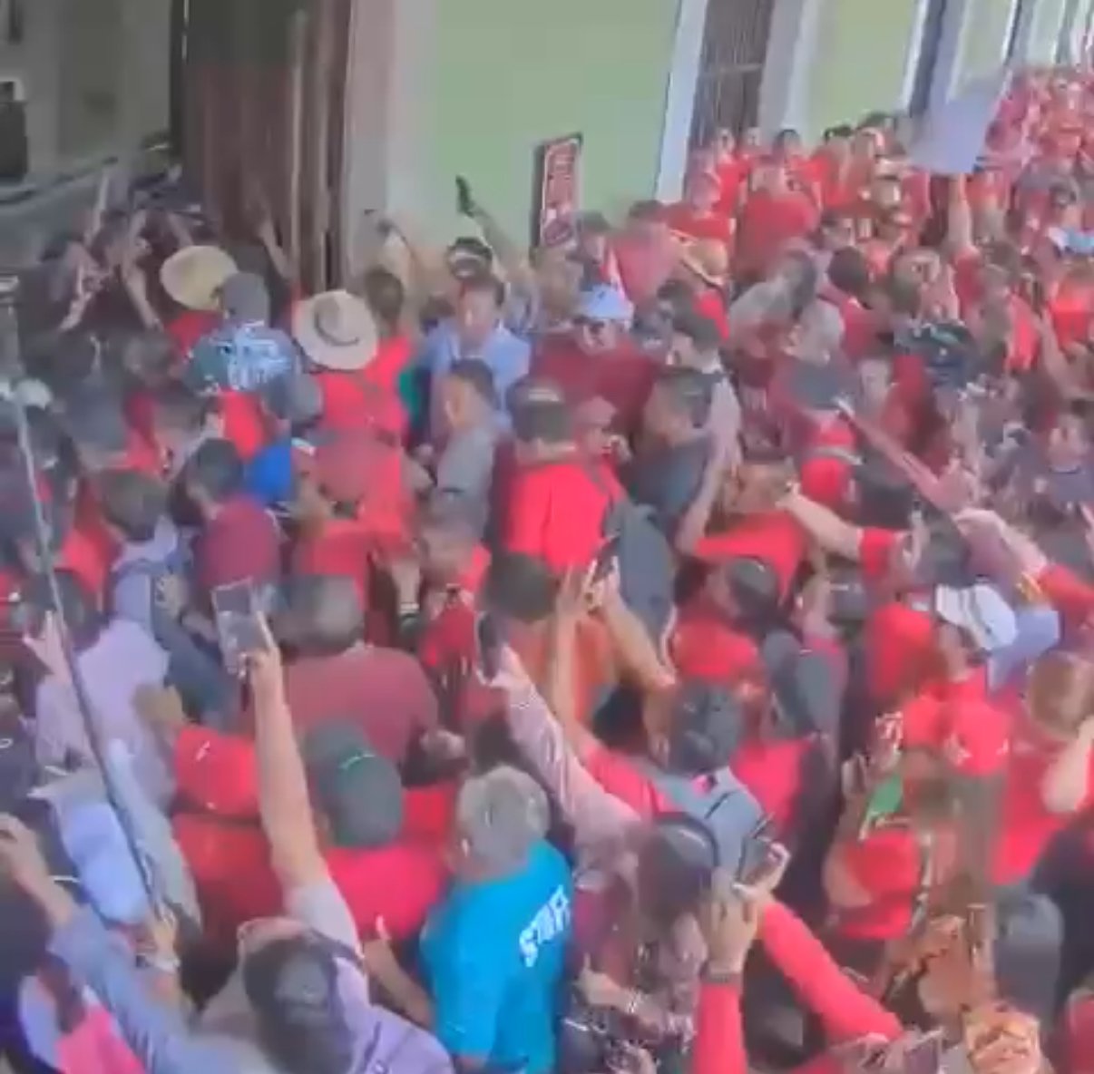 Gobierno de Yucatán interviene para mantener el orden durante manifestación en Palacio de Gobierno