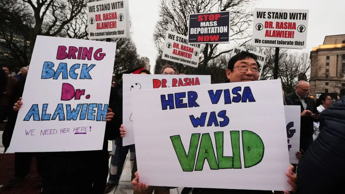 Deportación de profesora de la Universidad de Brown genera controversia en Estados Unidos​