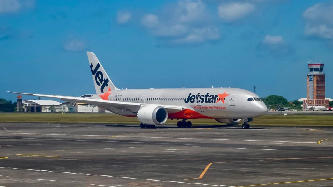 Pasajero intenta abrir puerta de emergencia en pleno vuelo Madrid-Caracas​