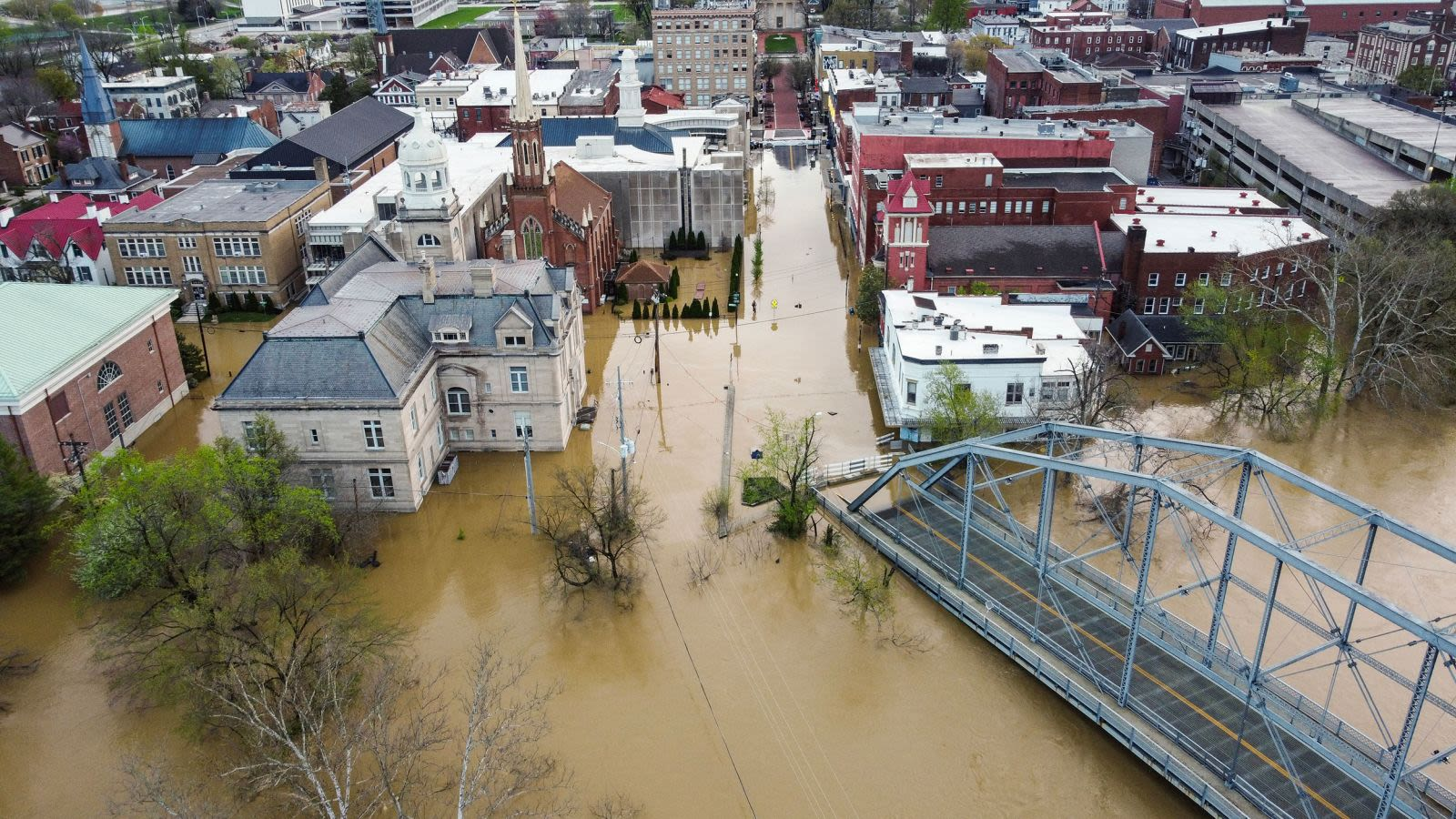 Persisten riesgos de inundaciones en el sur y centro de EE.UU. tras cese de lluvias