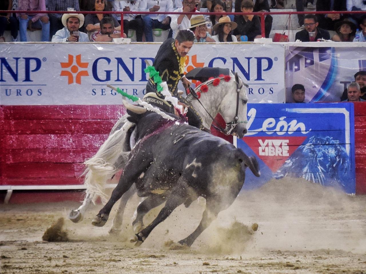 Emotiva corrida en honor a Nuestra Señora de la Luz deja cuatro orejas en León