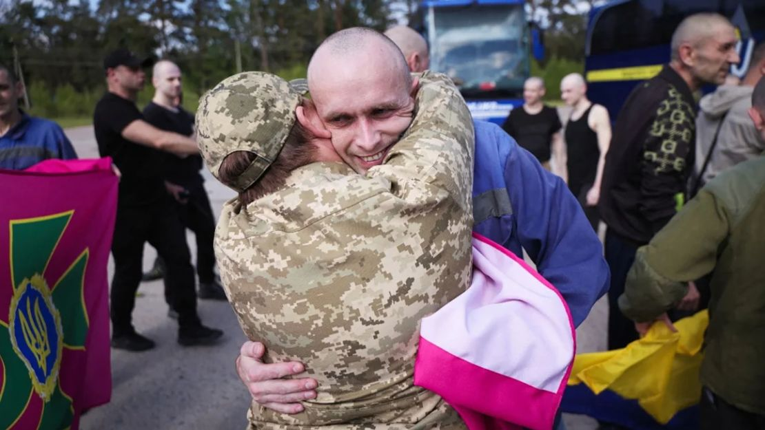 Ucrania y Rusia realizan el mayor intercambio de prisioneros desde el inicio de la guerra
