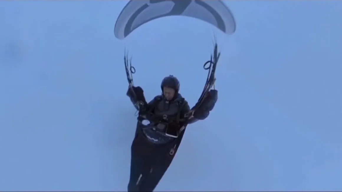 Parapentista chino sobrevive tras quedar atrapado en nubes sin oxígeno
