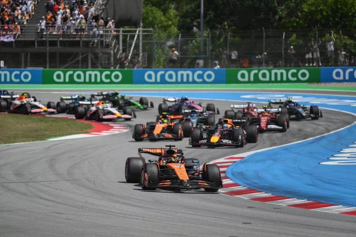 Oscar Piastri lidera doblete de McLaren en el GP de España 2025; Verstappen penalizado