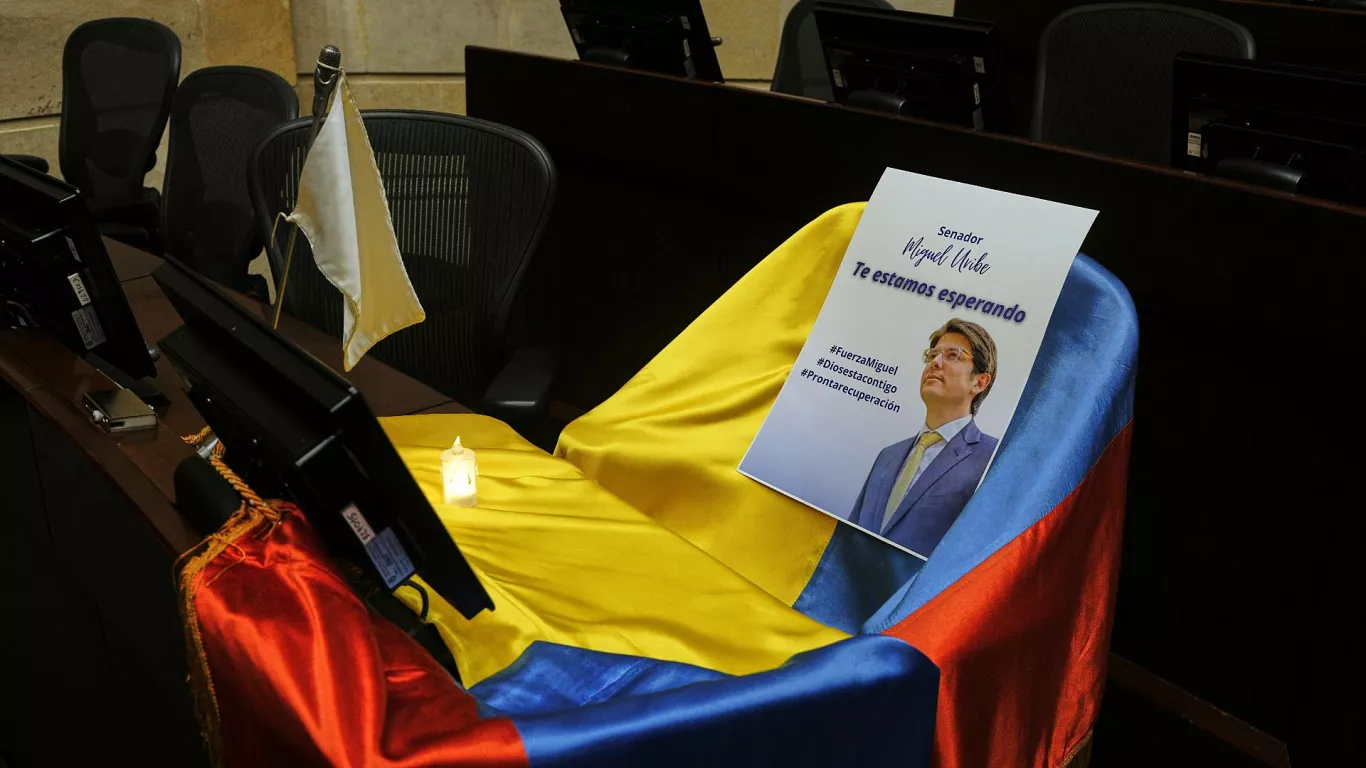 Miguel Uribe Turbay en estado crítico tras ser herido de bala en la cabeza durante un mitin en Bogotá