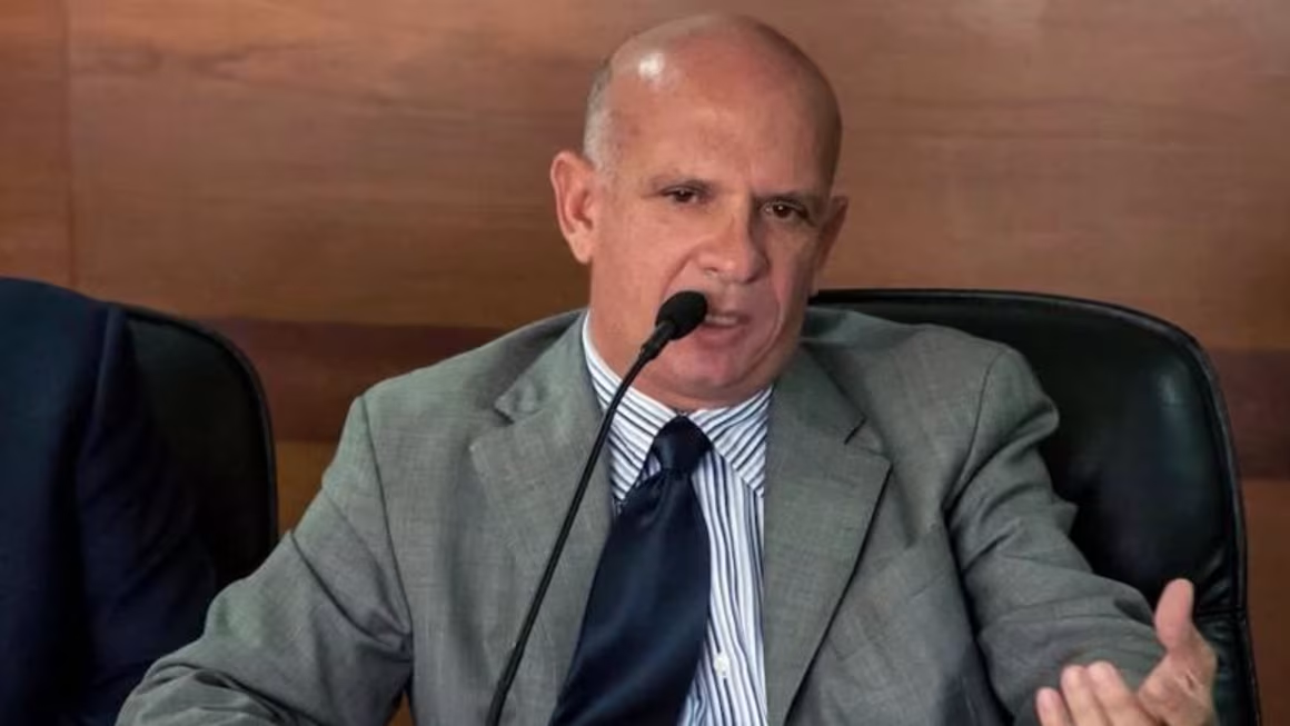Exjefe de inteligencia de Venezuela se entrega: Hugo “El Pollo” Carvajal se declara culpable en EE.UU.
