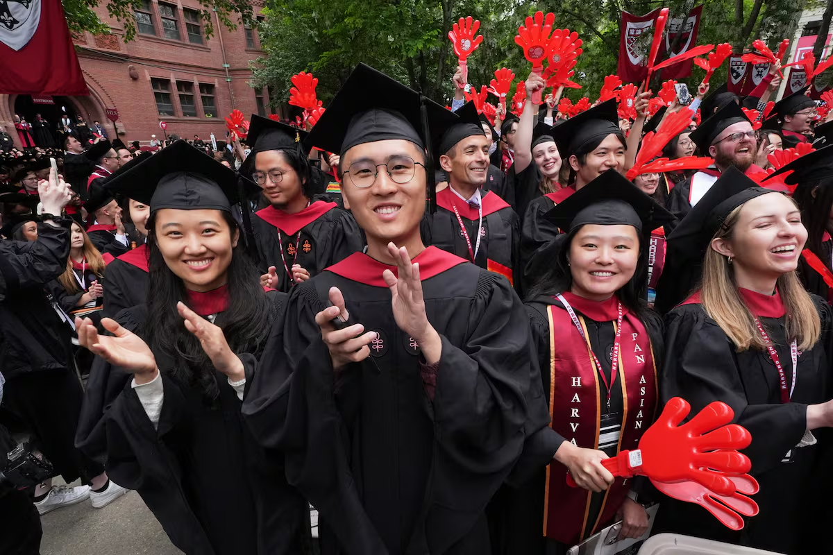 Trump suspende visados para nuevos estudiantes internacionales de Harvard por razones de seguridad nacional