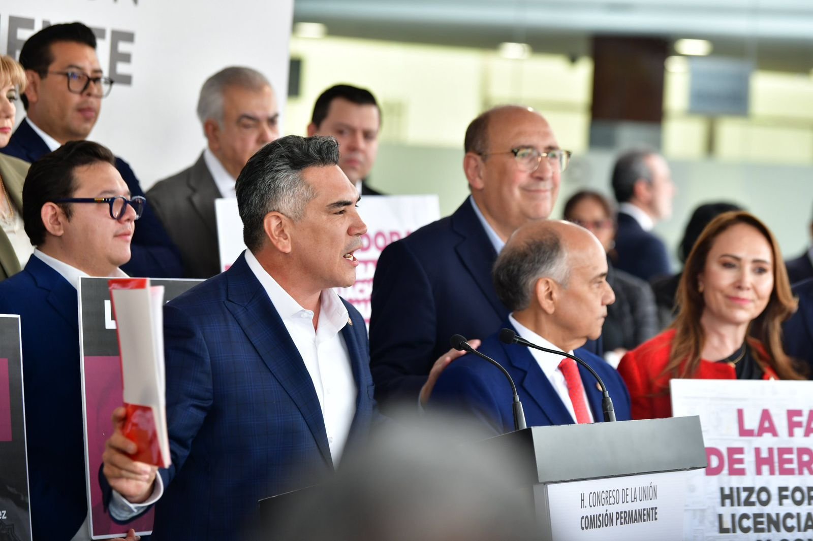 PRI denuncia ante la FGR a AMLO, Adán Augusto y gobernadores morenistas por presuntos nexos con el crimen organizado