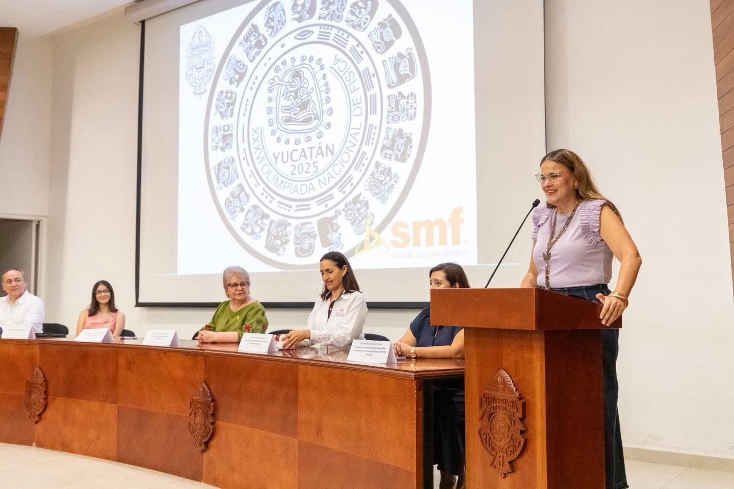 Cecilia Patrón Laviada presente en Ceremonia de Premiación de Ganadores de la Fase Estatal Olimpiada Nacional de Física