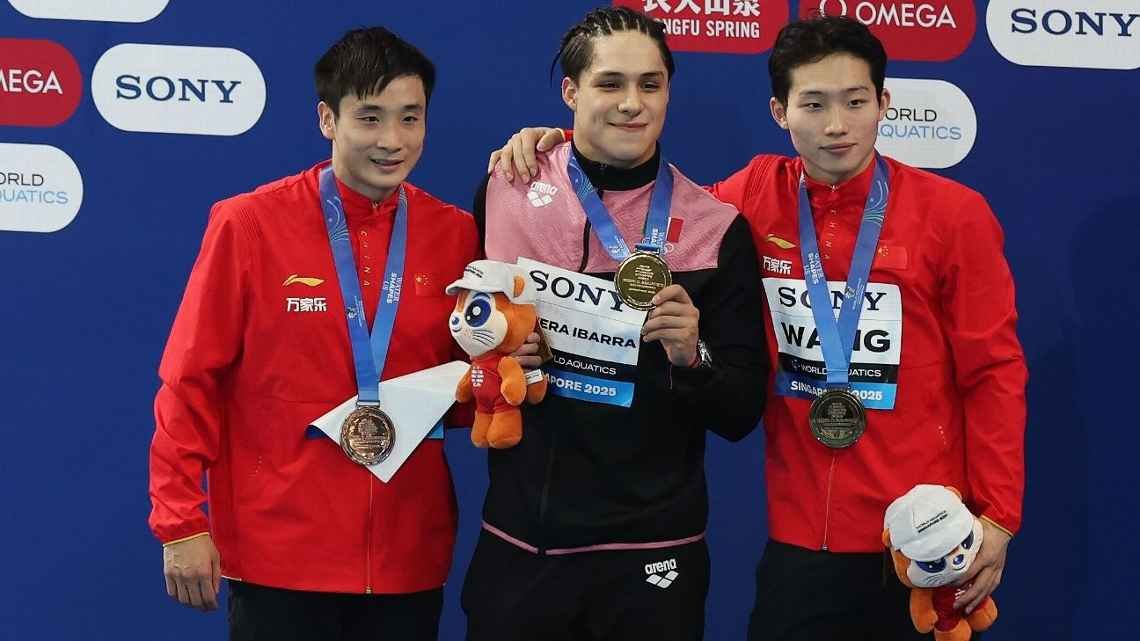 Osmar Olvera gana oro en trampolín de 3 metros en el Mundial de Natación de Singapur