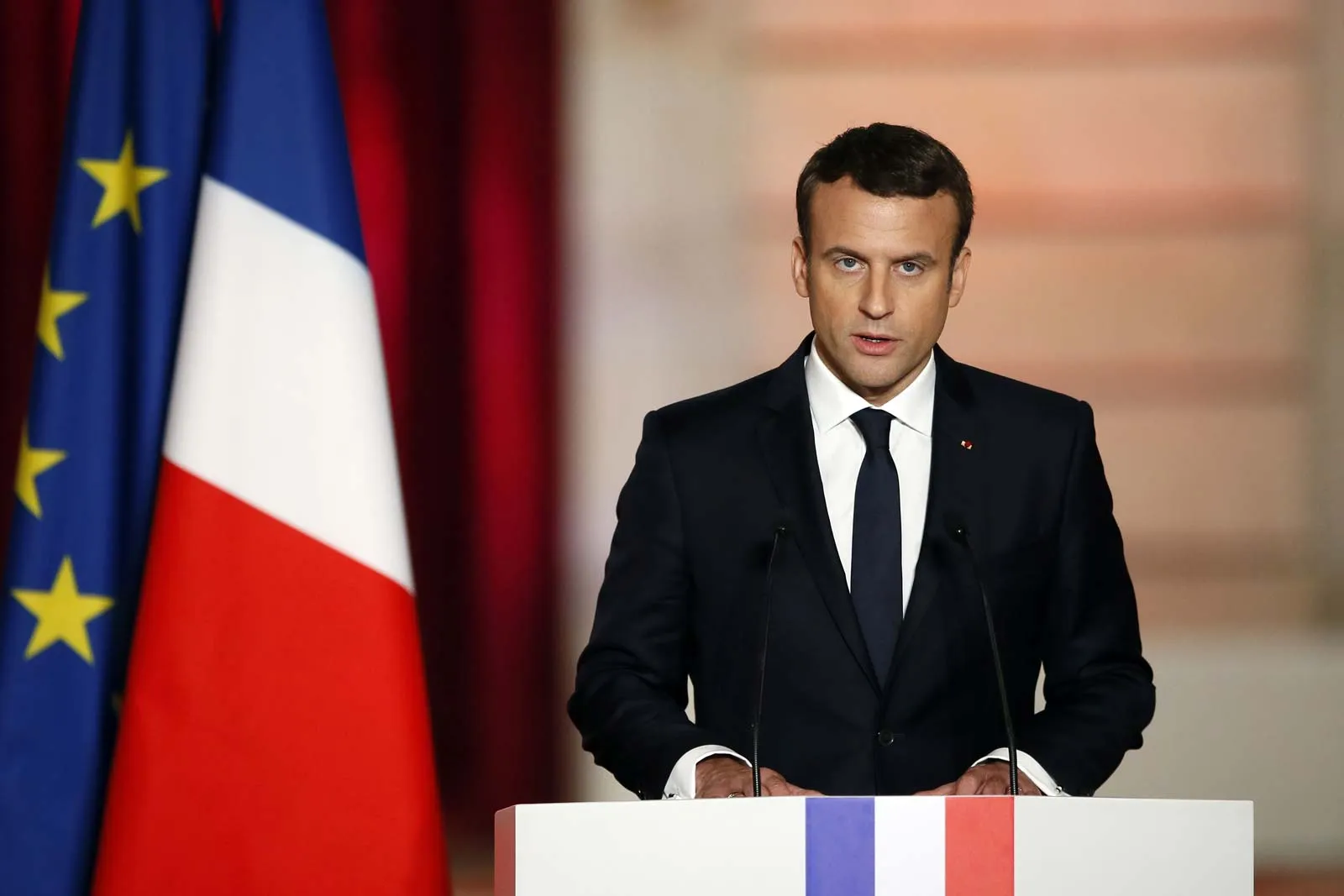 Francia se convulsiona entre crisis política y económica: señal de alarma en Europa