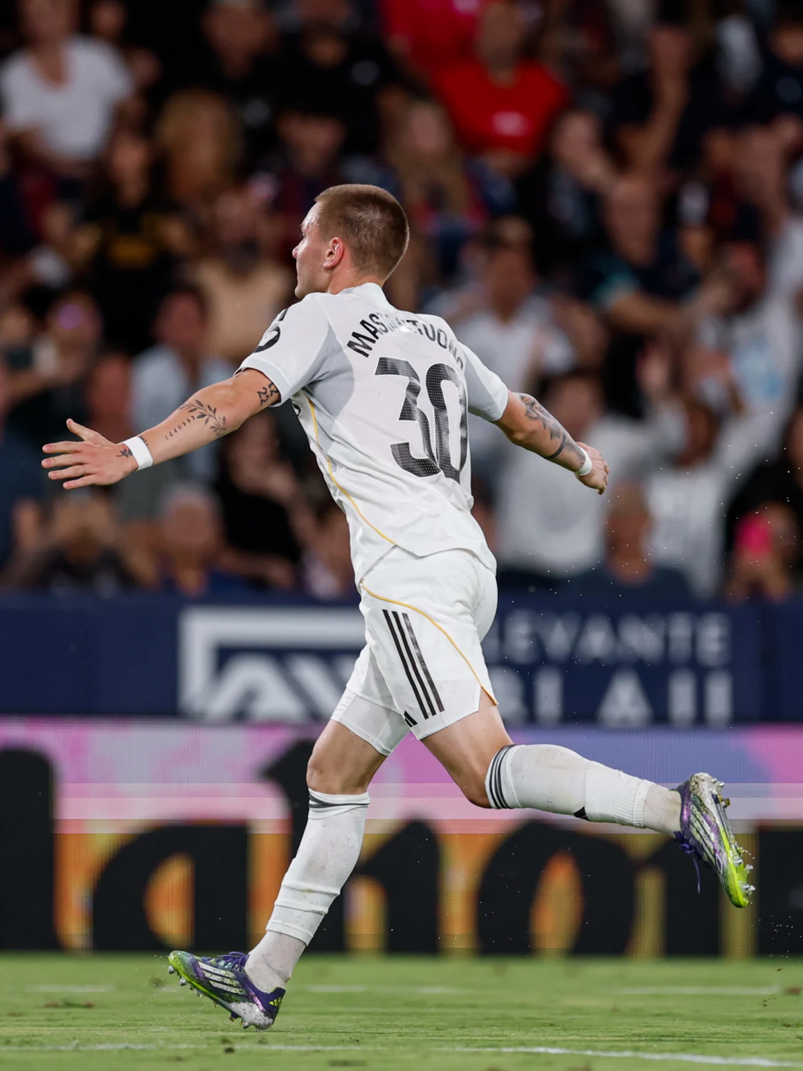 Mastantuono estrena su cuenta goleadora con el Real Madrid