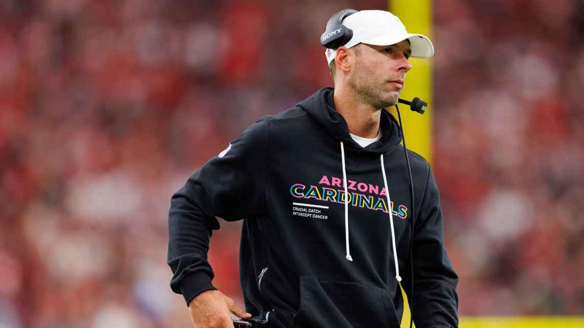 Cardinals multan a Jonathan Gannon con $100,000 por altercado con jugador en pleno partido