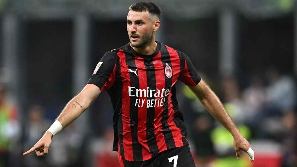 Santiago Giménez recibe elogios de leyenda del Milan tras brillante actuación ante Juventus