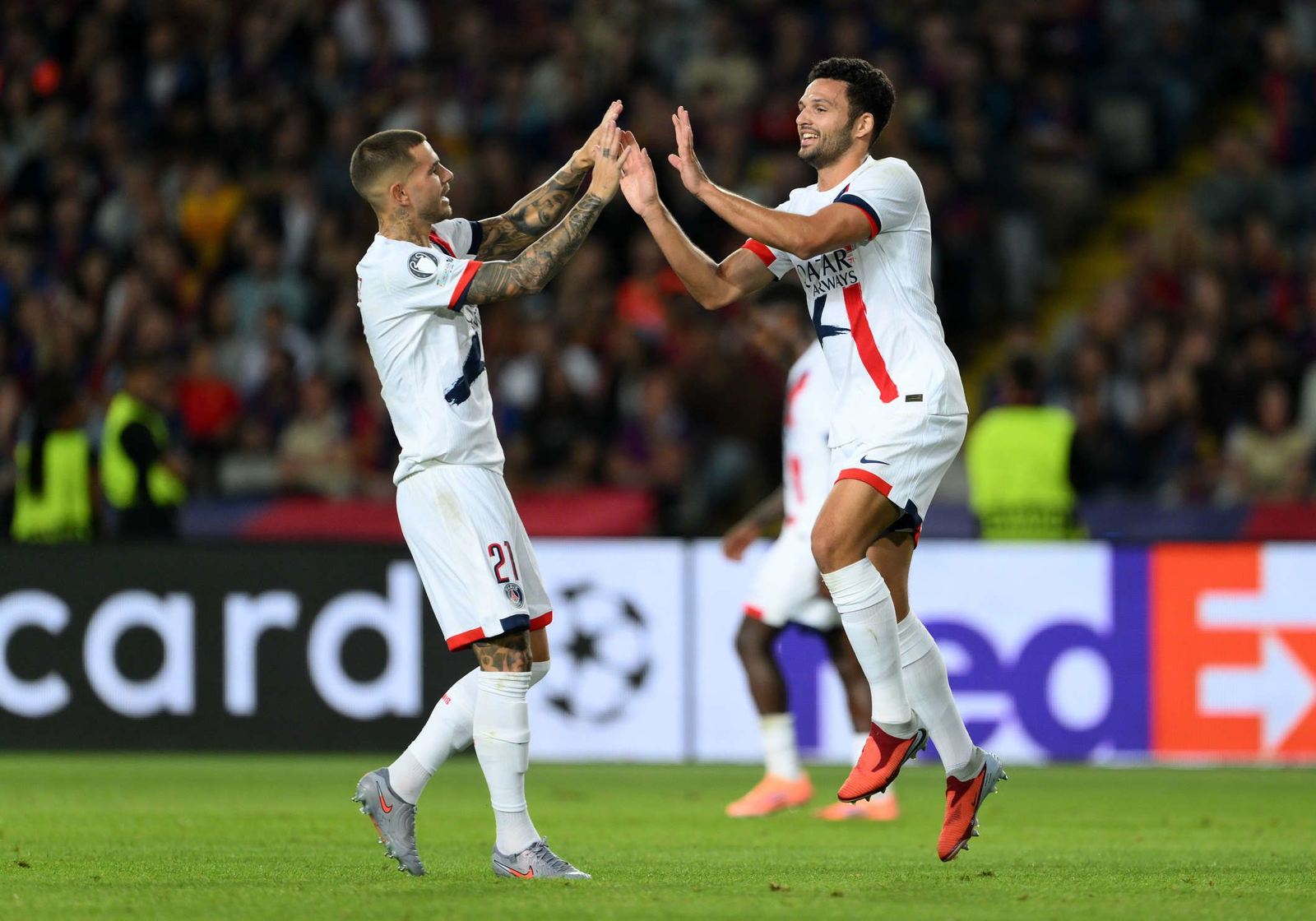 PSG remonta y hunde al Barcelona en Montjuïc