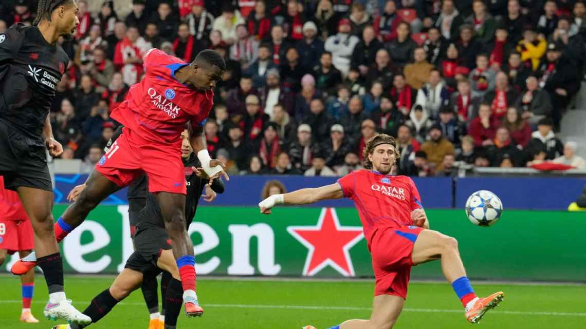 Willian Pacho brilla en la goleada del PSG por 7-2 sobre Bayer Leverkusen en Champions League