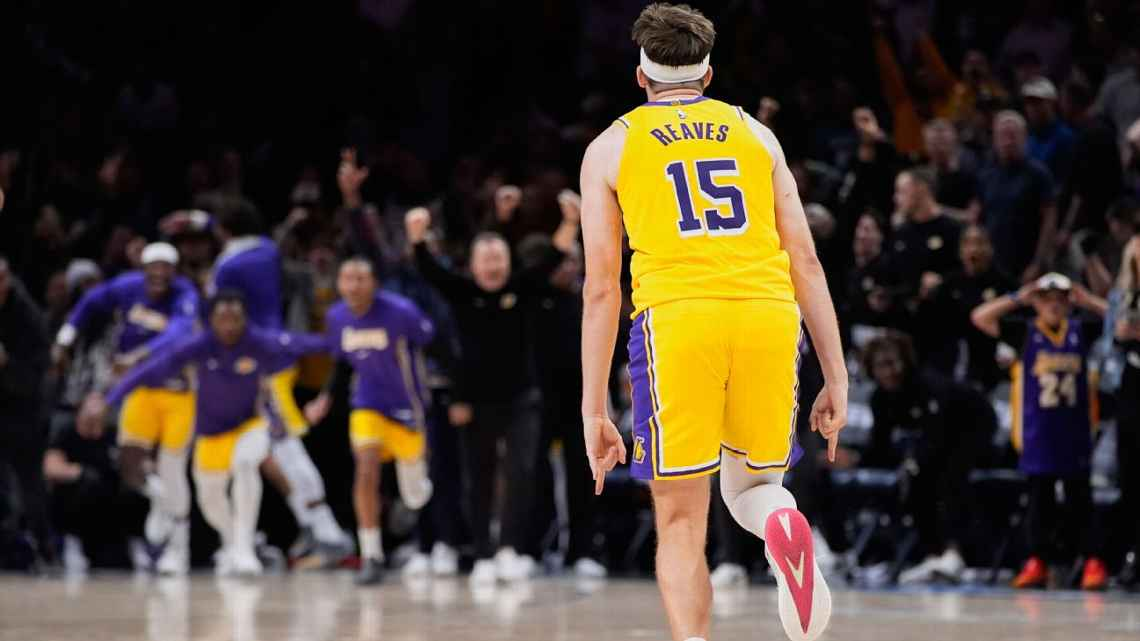 Austin Reaves salva a los Lakers con canasta en la chicharra ante Timberwolves