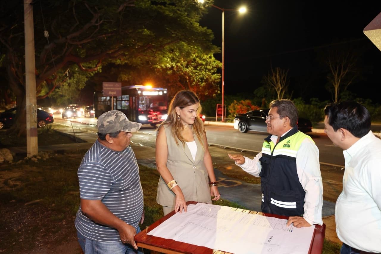 Mejora Cecilia Patrón las vías de comunicación para quienes asisten a la feria de Xmatkuil.