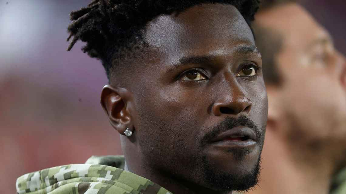 Antonio Brown libre bajo fianza tras ser acusado de intento de asesinato en Florida