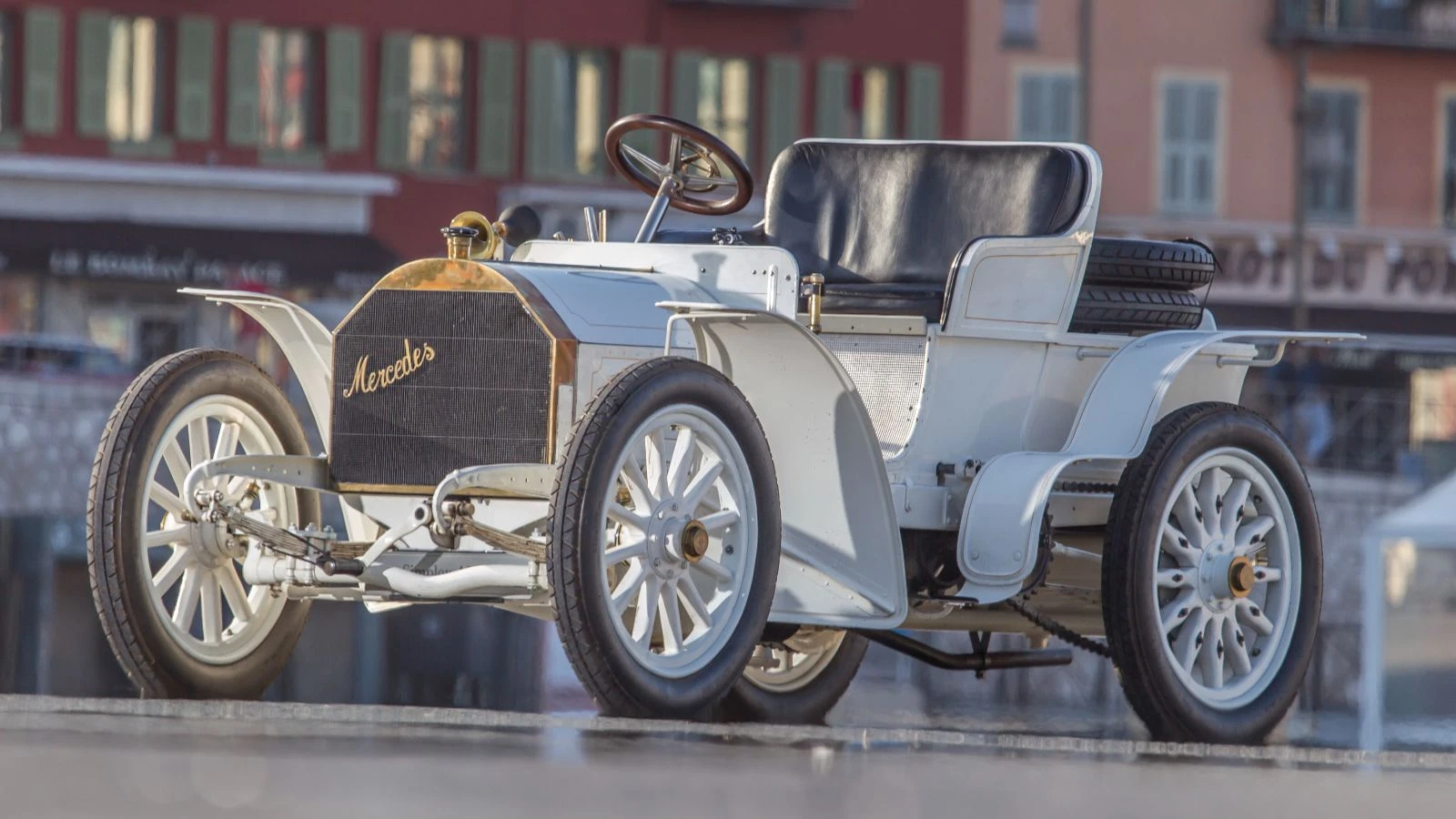 El primer Mercedes-Benz fabricado cumplió 125 años: el automóvil que dio inicio a una nueva era