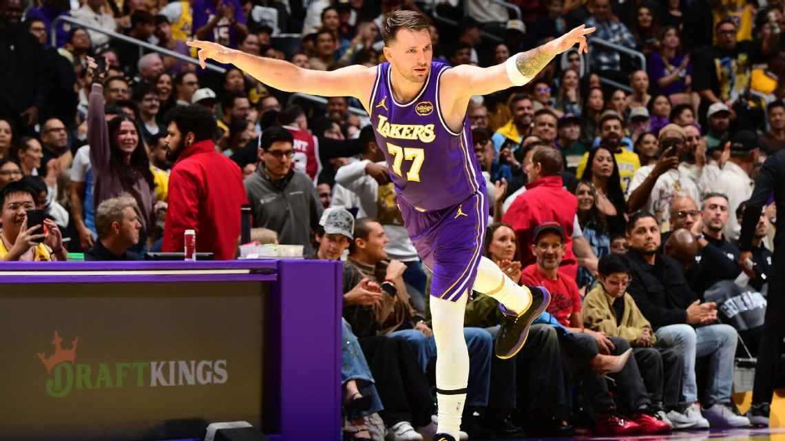 Luka Doncic brilla con 43 puntos y lidera victoria de los Lakers ante Clippers
