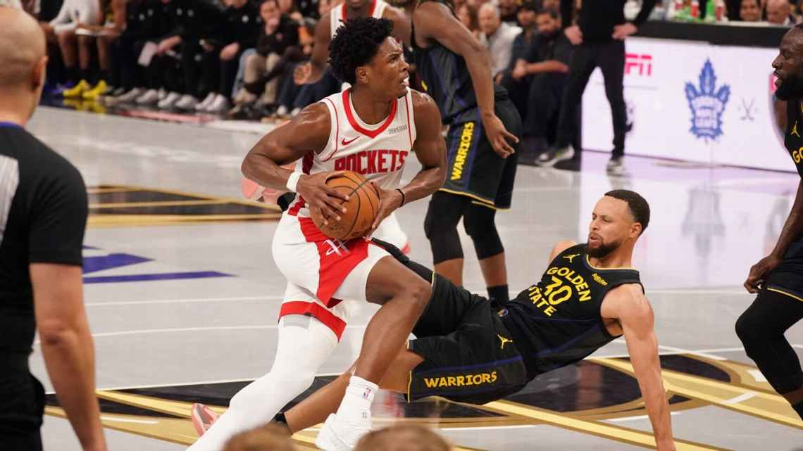 Curry fuera una semana por contusión en cuádriceps, según fuentes