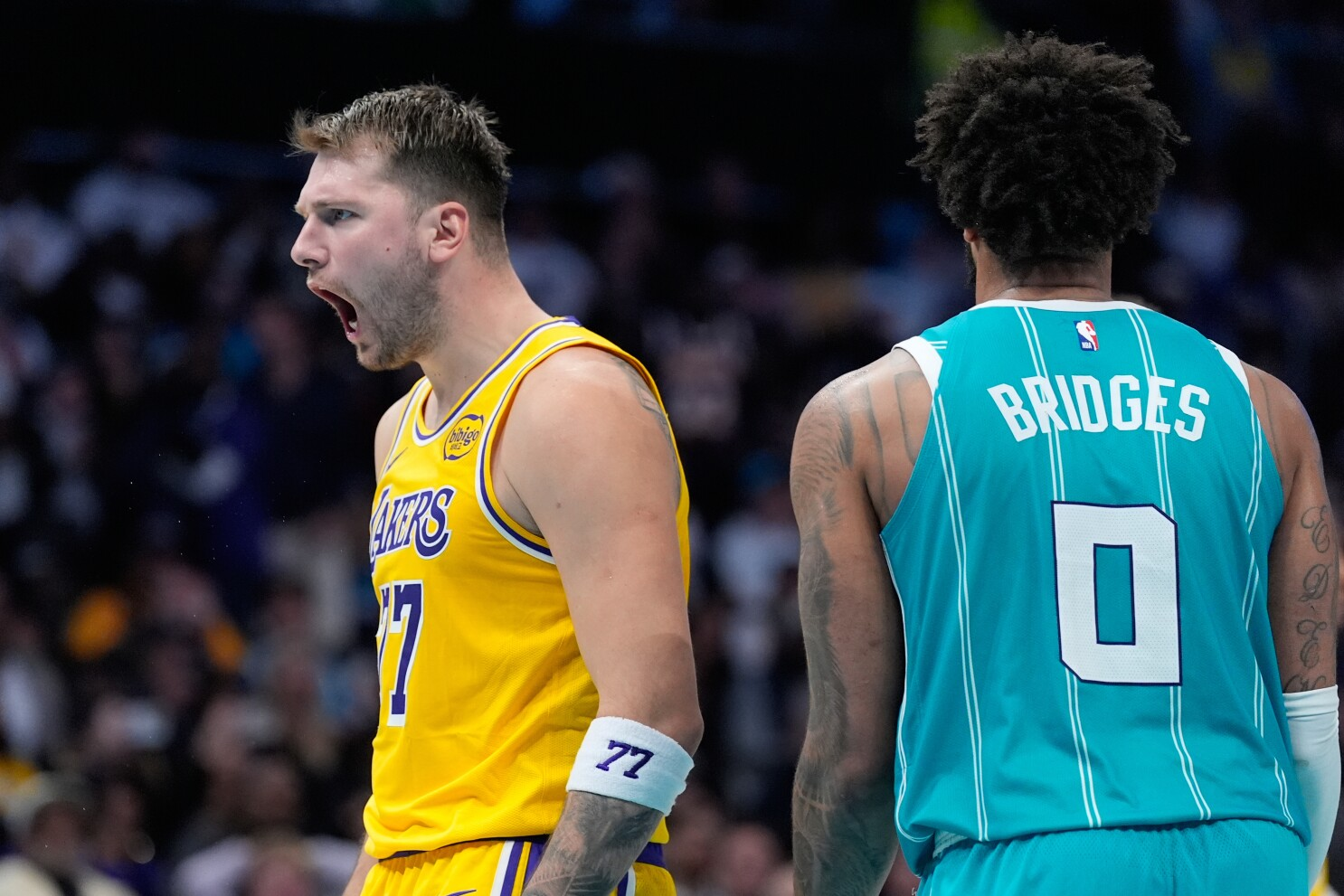 Luka Doncic brilla con 38 puntos y lidera victoria de Lakers sobre Hornets