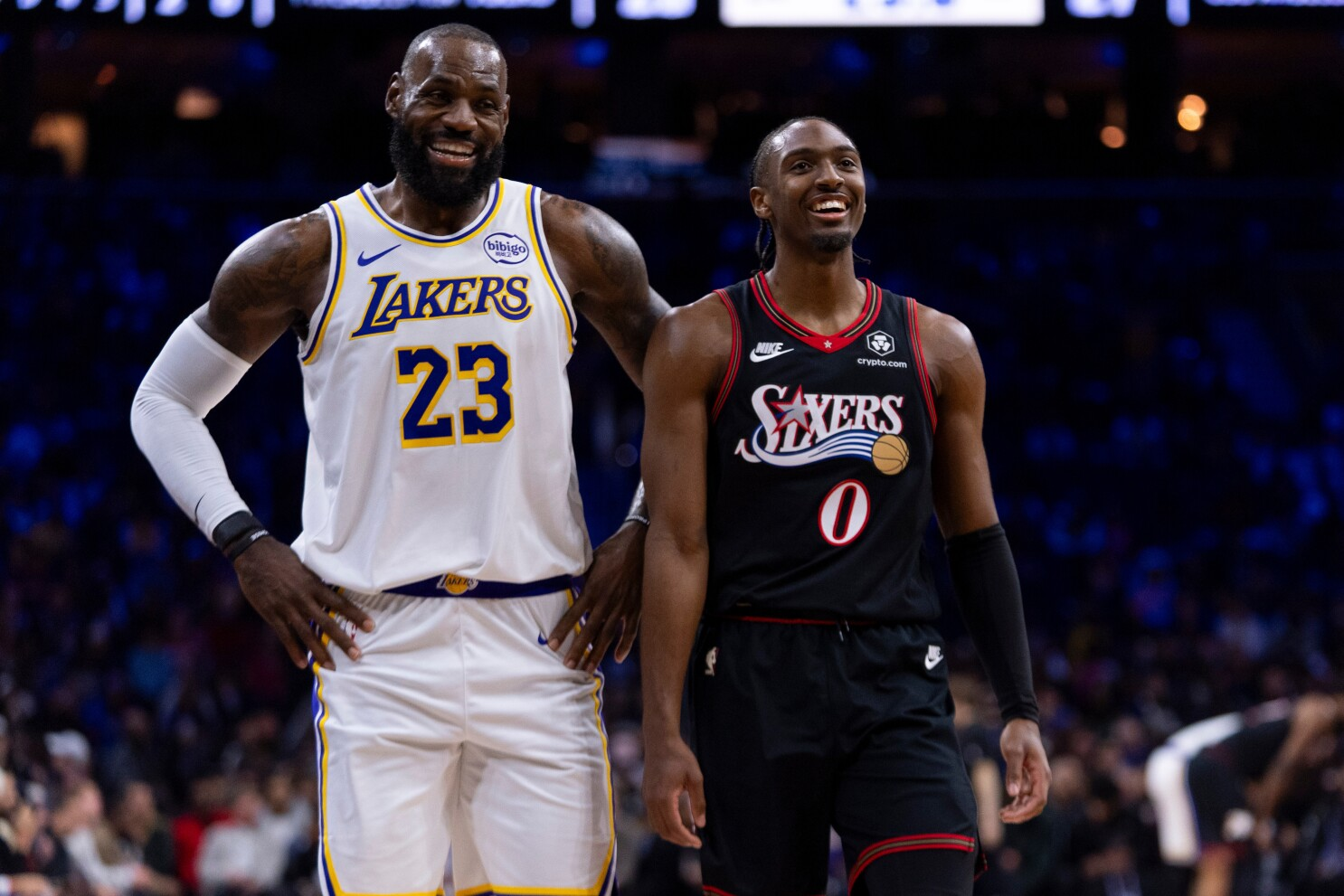 LeBron James y Luka Doncic lideran triunfo de Lakers sobre 76ers con actuaciones estelares