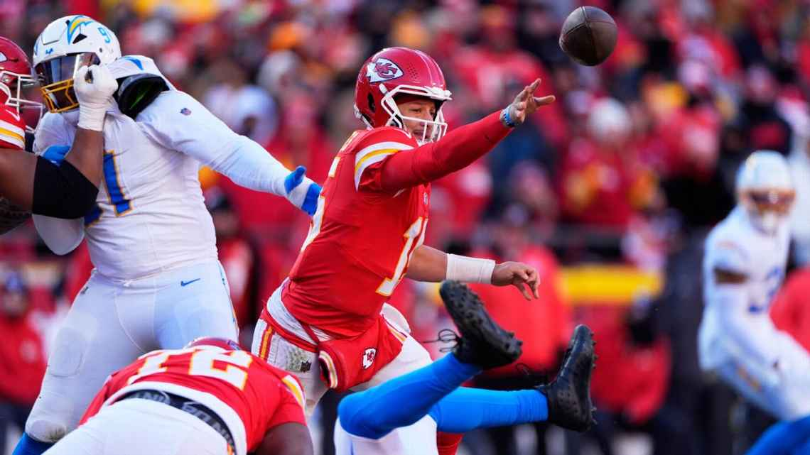 Patrick Mahomes se somete a cirugía por rotura de ligamento y se perdería inicio de temporada 2026