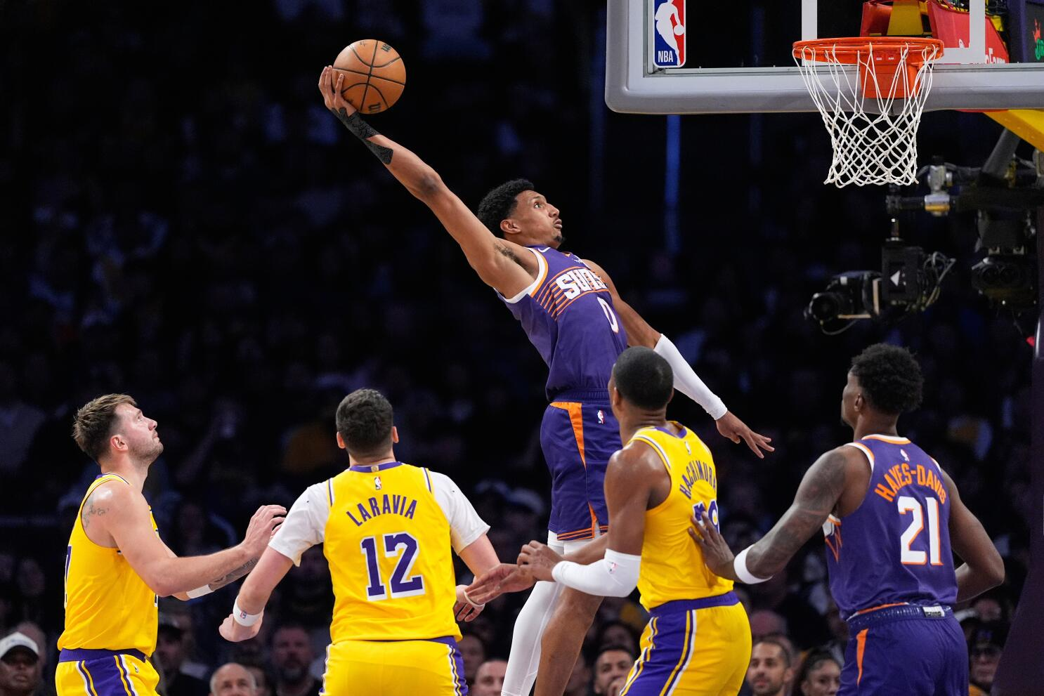 Suns detienen racha ganadora de Lakers con contundente triunfo sin Devin Booker