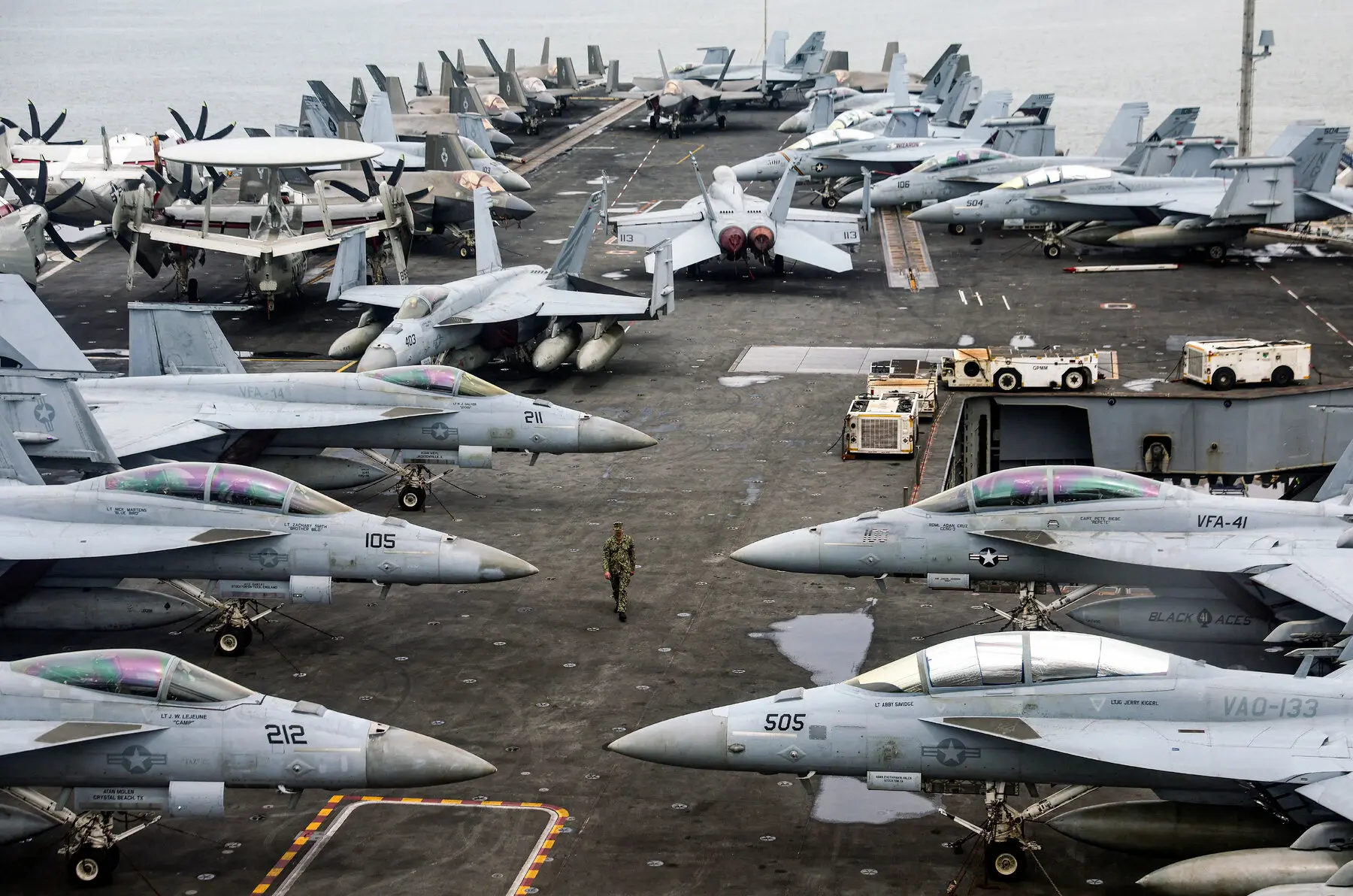 Trump renueva amenazas militares contra Irán en medio de despliegue naval y rechazo de Teherán