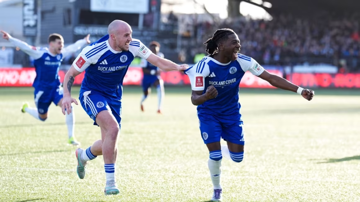 Macclesfield hace historia y elimina al campeón Crystal Palace en una de las mayores sorpresas de la FA Cup