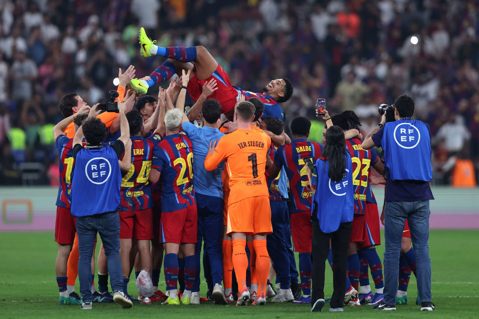Barcelona conquista la Supercopa de España tras emocionante victoria 3‑2 sobre Real Madrid