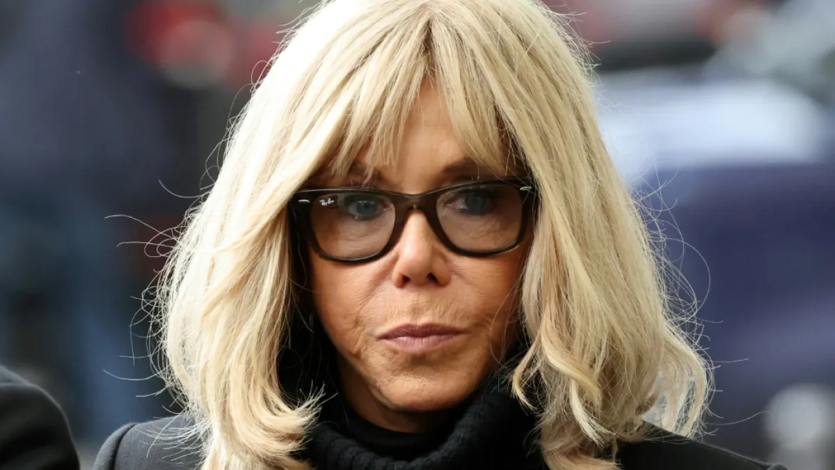 Condenan a diez personas por ciberacoso contra Brigitte Macron en Francia