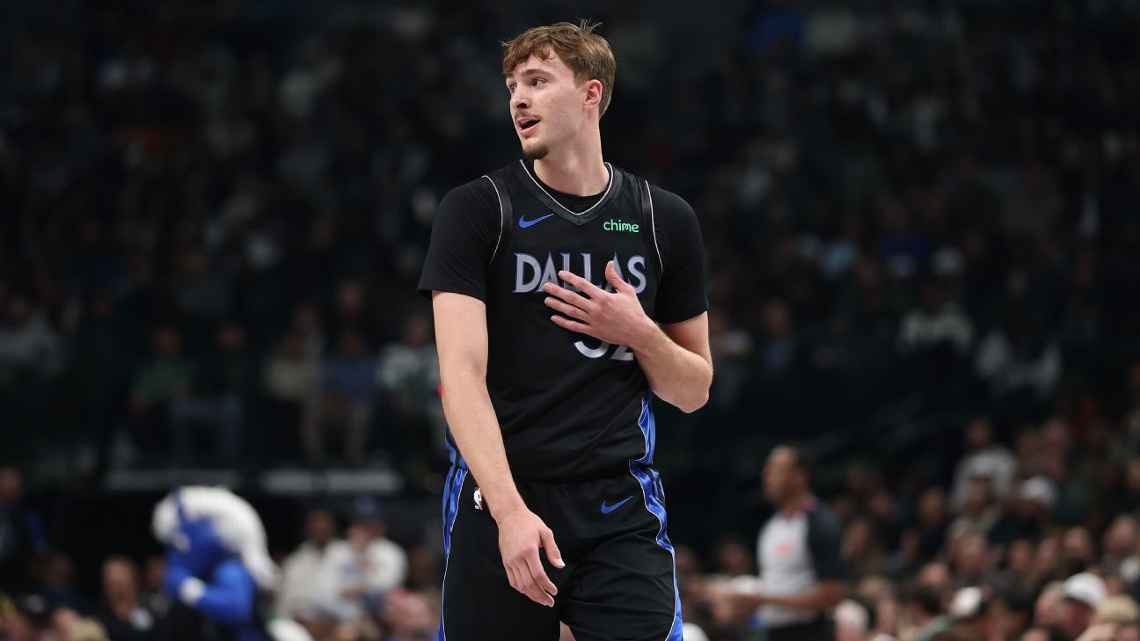 Cooper Flagg se lesiona el tobillo izquierdo durante el partido contra los Nuggets