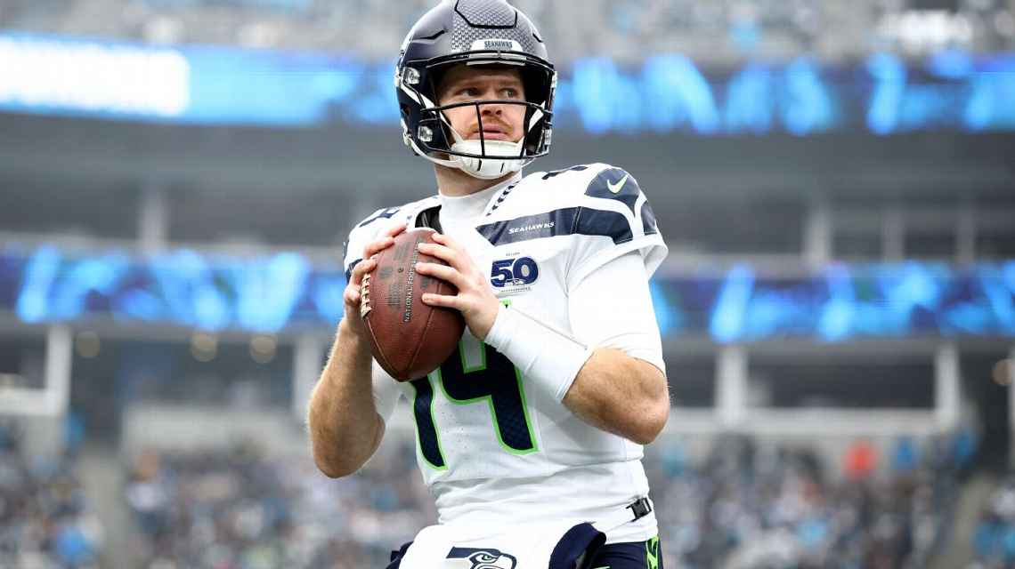 Sam Darnold mejora, pero limitará sus lanzamientos antes del juego ante Rams