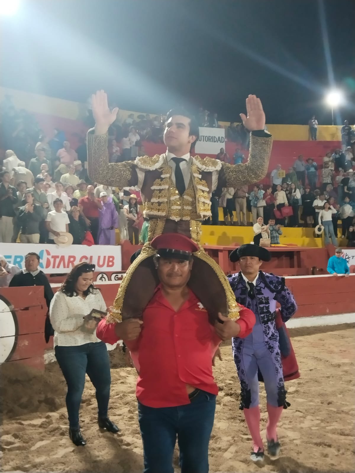 Colombo sale a hombros en Mérida; Ferrera y “El Galo” dejan huella en tarde de emociones