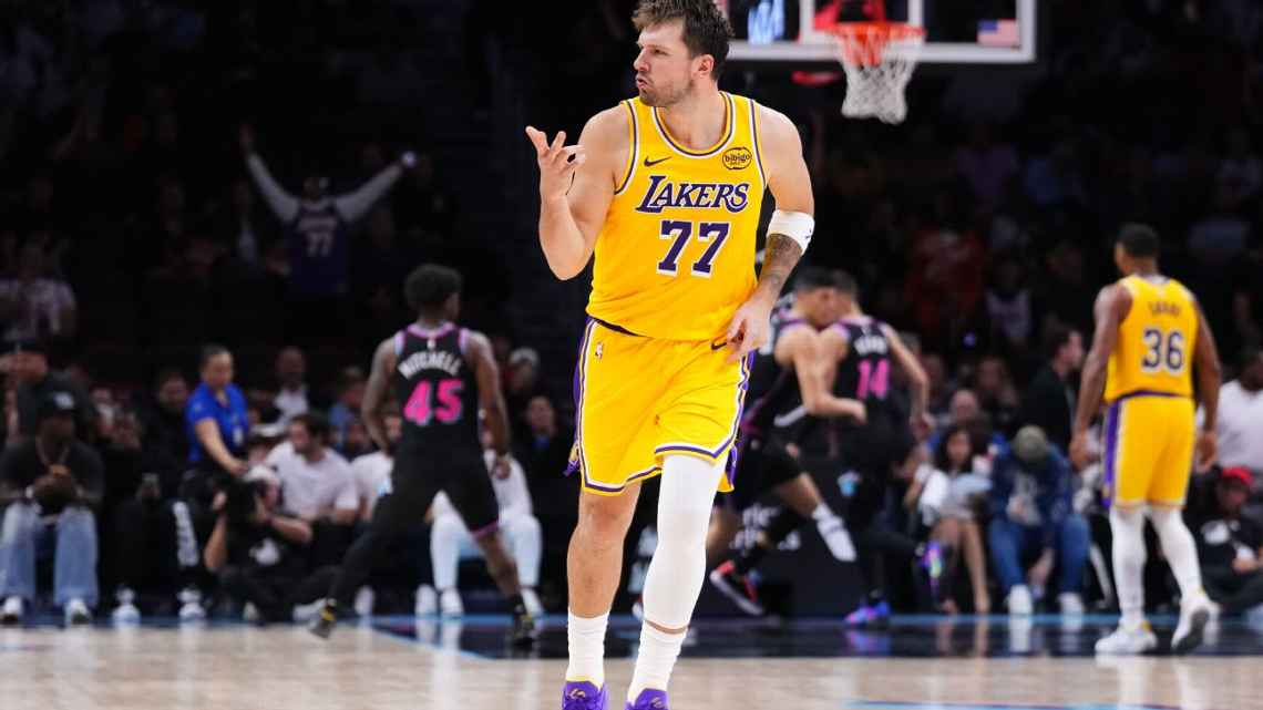 Luka Doncic firma histórica actuación de 60 puntos y lidera racha triunfal de Lakers