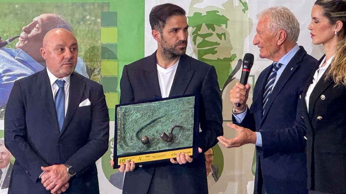 Cesc Fàbregas: 'Muy improbable' dejar Como tras conquistar Italia