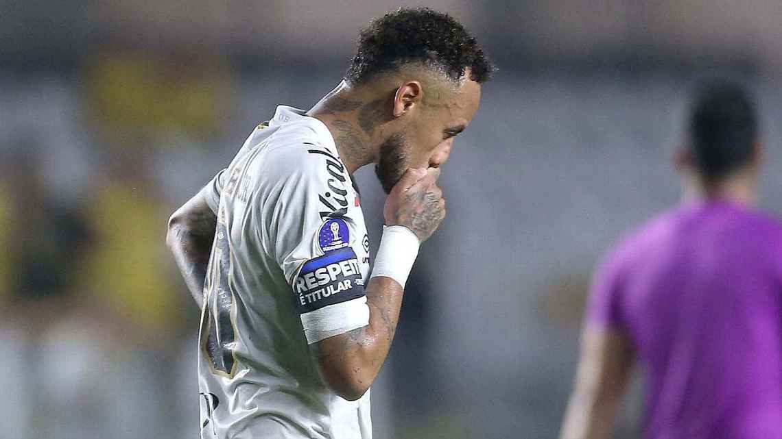 El altercado de Neymar con los aficionados del Santos tras el empate en la Copa Sudamericana
