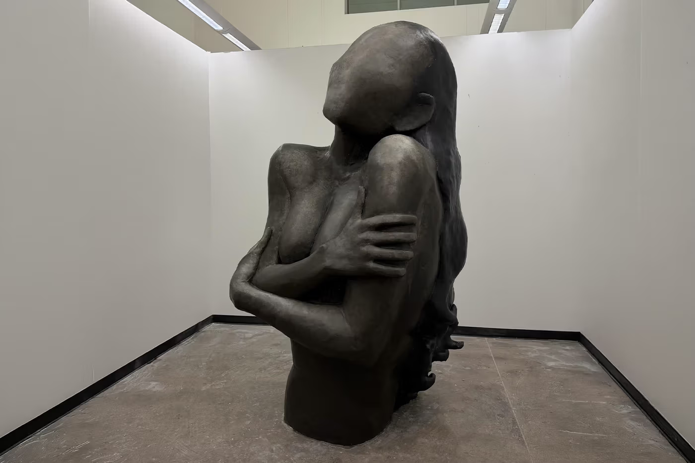 Drake encarga imponente escultura de Sade de casi tres metros de altura