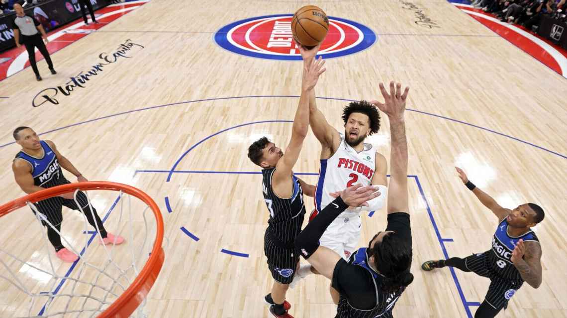 Cunningham desata su mejor versión y mantiene con vida a Detroit en playoffs