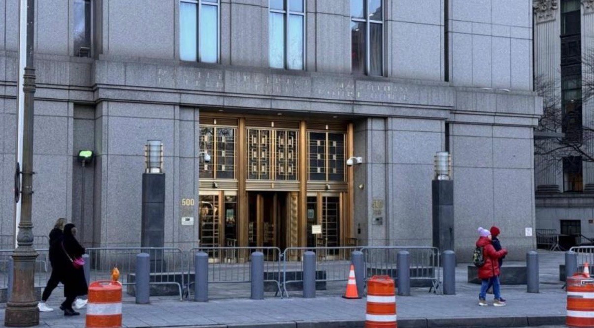 Exjefe de la Policía de Investigación de Sinaloa se entrega a autoridades de Estados Unidos