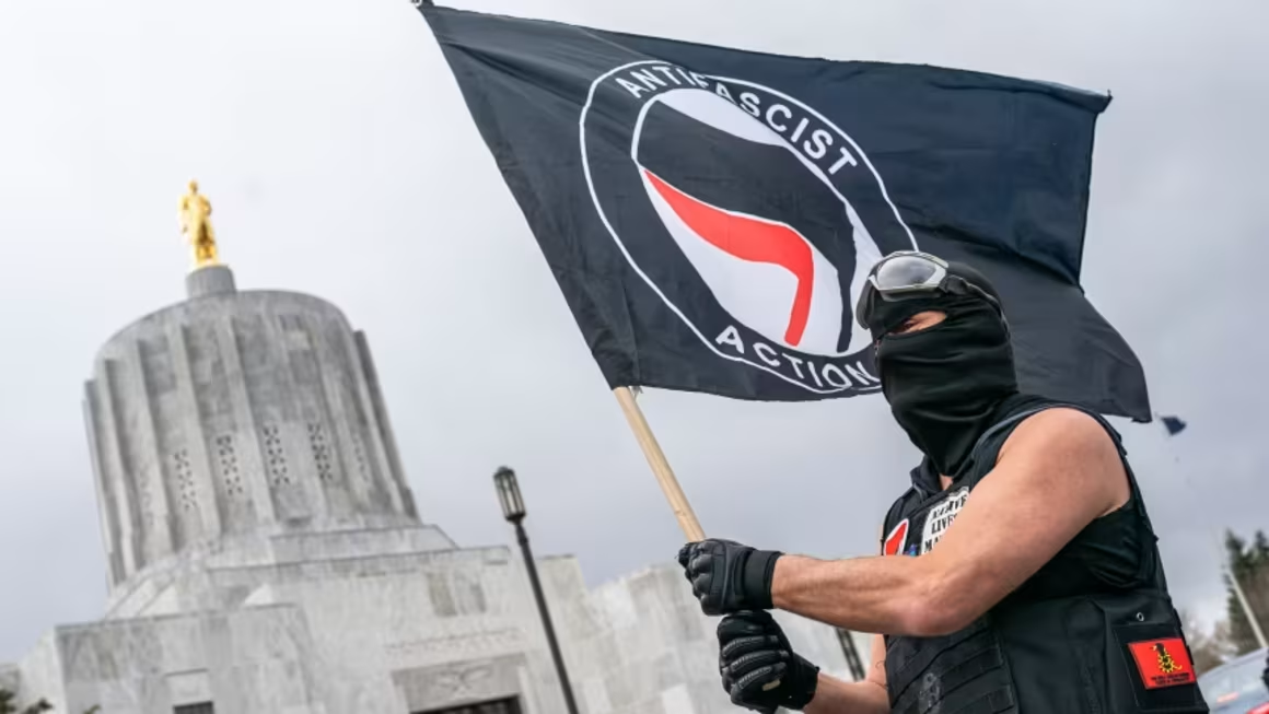 Gobierno de Trump incluye a Antifa entre sus principales amenazas terroristas